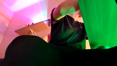 Snapshot of toyboysquirt chatting on 11/30/25, 07:56 toyboysquirt online show from 11/30/25, 07:56