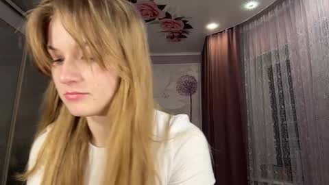 Snapshot of tracierolfson chatting on 03/24/26, 06:35 Anna online show from 03/24/26, 06:35