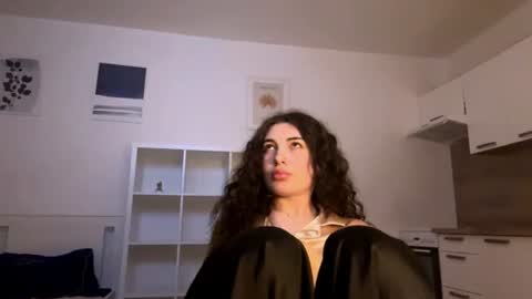 Snapshot of tracithetford chatting on 07/31/26, 07:35 Alex3 online show from 07/31/26, 07:35