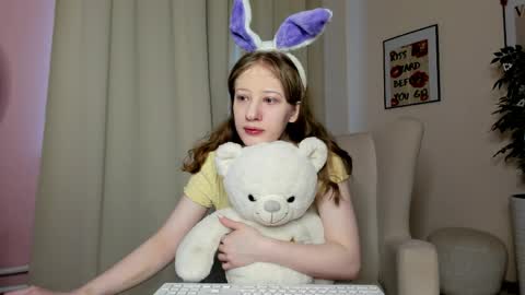 tracy_aww online show from 05/01/26, 03:55