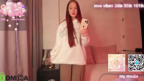 Snapshot of tracy_tay1or chatting on 09/11/25, 12:00 Tracy GMT2 Mon 3 AM - 4 PM Tue 3 AM - 4 PM Wed 3 AM - 4 PM Thur 3 AM - 4 PM Fri 3 AM - 4 PM online show from 09/11/25, 12:00