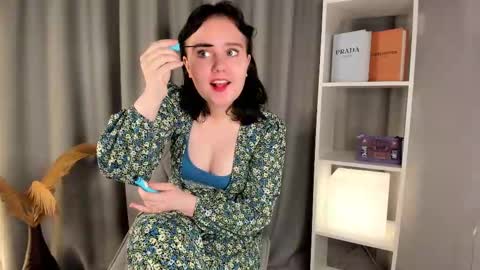 Snapshot of tracylilith chatting on 12/16/25, 01:27 Call me Tracy online show from 12/16/25, 01:27