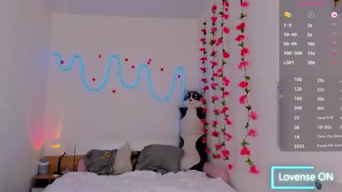 Ariana and Erik online show from 10/30/25, 01:12