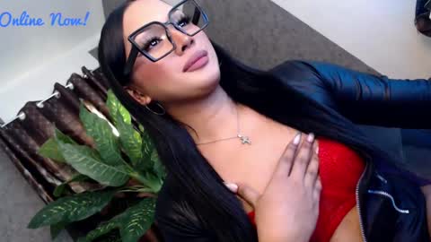 Snapshot of transbadassx chatting on 12/05/24, 01:47 CLEOPATHRA online show from 12/05/24, 01:47