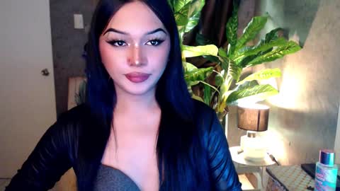 Snapshot of transbadassx chatting on 12/11/24, 03:24 CLEOPATHRA online show from 12/11/24, 03:24