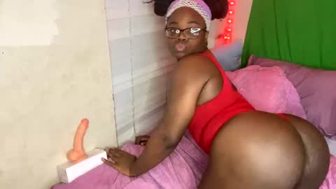 Snapshot of transgirl_omi chatting on 02/08/25, 09:56 TransDomme Omi online show from 02/08/25, 09:56