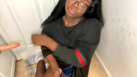 Snapshot of transgirl_omi chatting on 10/01/25, 03:12 TransDomme Omi online show from 10/01/25, 03:12