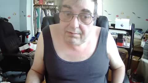 Snapshot of transmtfhello chatting on 01/24/25, 04:17 Peter online show from 01/24/25, 04:17