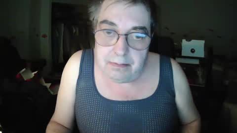 Snapshot of transmtfhello chatting on 02/23/25, 11:04 Peter online show from 02/23/25, 11:04