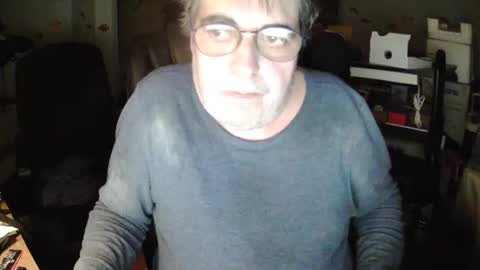 Snapshot of transmtfhello chatting on 12/04/25, 12:09 Peter online show from 12/04/25, 12:09