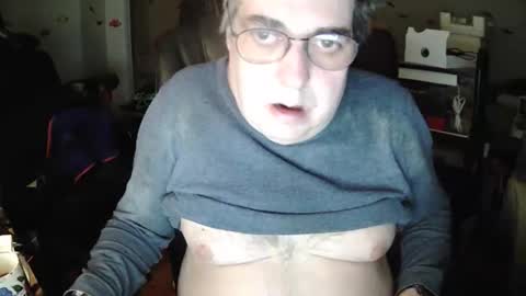 Snapshot of transmtfhello chatting on 01/12/26, 08:52 Peter online show from 01/12/26, 08:52