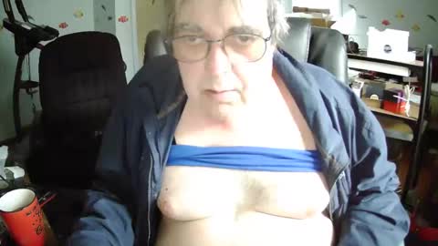 Snapshot of transmtfhello chatting on 05/02/26, 06:57 Peter online show from 05/02/26, 06:57