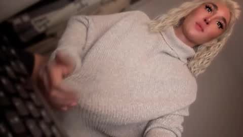 Snapshot of transnextdoor_ chatting on 11/09/25, 11:52 ALMIGHTY GODDESS VALENTINA online show from 11/09/25, 11:52