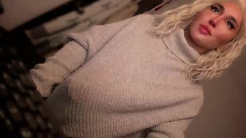 Snapshot of transnextdoor_ chatting on 11/13/25, 12:42 ALMIGHTY GODDESS VALENTINA online show from 11/13/25, 12:42