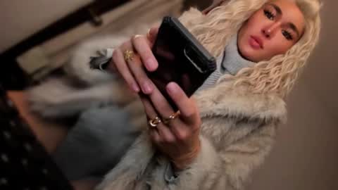 Snapshot of transnextdoor_ chatting on 11/19/25, 11:16 ALMIGHTY GODDESS VALENTINA online show from 11/19/25, 11:16