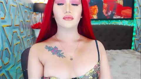 Snapshot of transplayfullolivia chatting on 12/16/24, 08:26 KYLIE BELLA TS online show from 12/16/24, 08:26