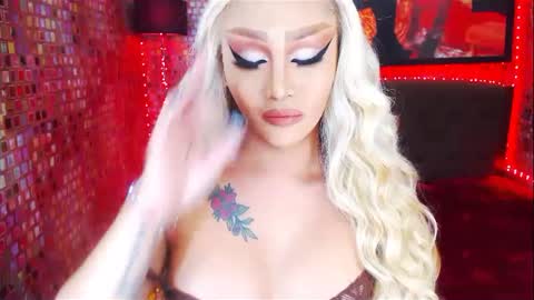 Snapshot of transplayfullolivia chatting on 03/09/25, 03:05 KYLIE BELLA TS online show from 03/09/25, 03:05