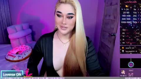 Snapshot of transsalawahan chatting on 02/22/25, 09:37 BELLA online show from 02/22/25, 09:37
