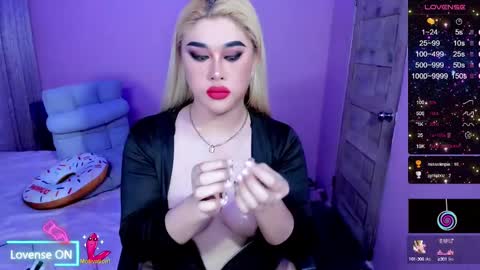 Snapshot of transsalawahan chatting on 02/25/25, 12:03 BELLA online show from 02/25/25, 12:03