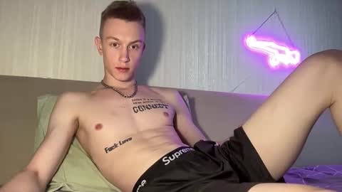 Snapshot of travis_gracile chatting on 05/21/26, 10:00 Travis online show from 05/21/26, 10:00