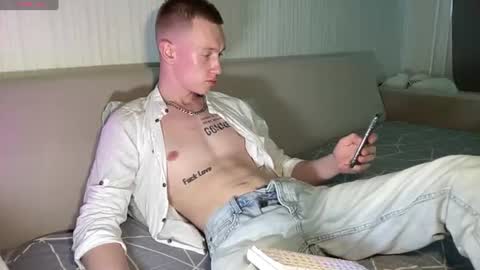 Snapshot of travis_gracile chatting on 06/27/26, 12:22 Travis online show from 06/27/26, 12:22
