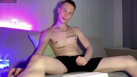 Snapshot of travis_gracile chatting on 07/07/26, 02:43 Travis online show from 07/07/26, 02:43