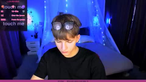 Travis online show from 11/08/25, 09:13