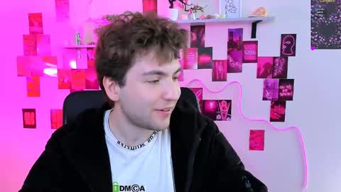 Travis online show from 05/04/26, 08:54