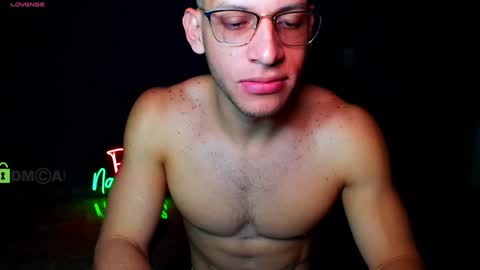 Snapshot of travisdiamonds chatting on 12/23/24, 11:17 TRAVIS. online show from 12/23/24, 11:17