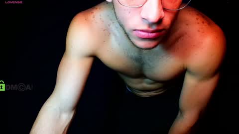 Snapshot of travisdiamonds chatting on 01/26/25, 05:02 TRAVIS. online show from 01/26/25, 05:02