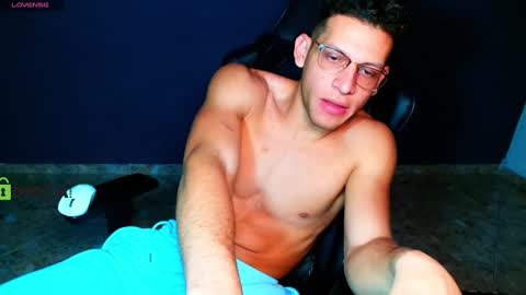 Snapshot of travisdiamonds chatting on 01/30/25, 01:00 TRAVIS. online show from 01/30/25, 01:00