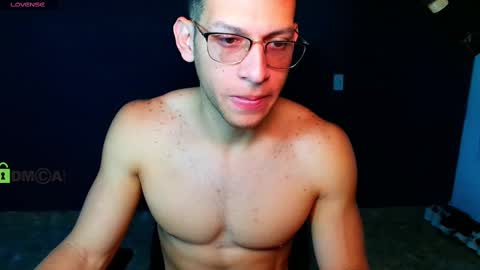 Snapshot of travisdiamonds chatting on 02/12/25, 05:48 TRAVIS. online show from 02/12/25, 05:48