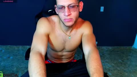 Snapshot of travisdiamonds chatting on 02/25/25, 07:36 TRAVIS. online show from 02/25/25, 07:36