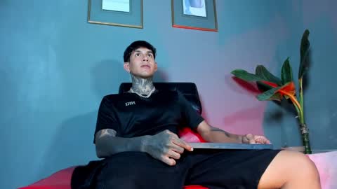 TRAV - INDEPENDENT MODEL online show from 03/01/25, 01:11