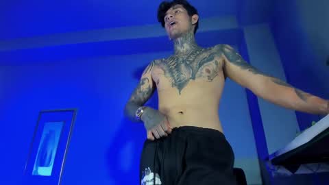 TRAV - INDEPENDENT MODEL online show from 10/10/25, 02:32