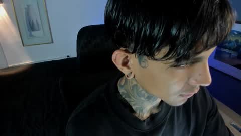 TRAV - INDEPENDENT MODEL online show from 11/29/25, 03:20