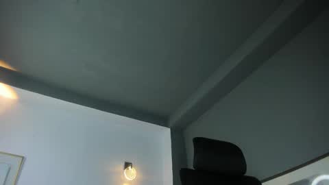 TRAV - INDEPENDENT MODEL online show from 12/18/25, 04:51