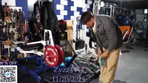 Snapshot of travonidas chatting on 11/20/25, 03:45 Greek God online show from 11/20/25, 03:45