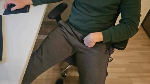 tree1989 online show from 12/19/24, 08:13