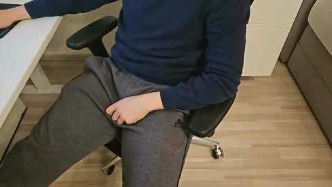 tree1989 online show from 02/19/25, 08:41