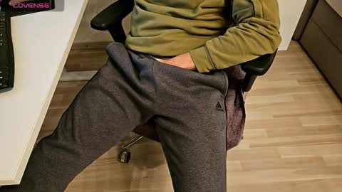 tree1989 online show from 09/25/25, 06:33