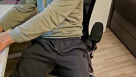 tree1989 online show from 10/04/25, 06:06