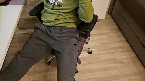 tree1989 online show from 10/20/25, 07:03