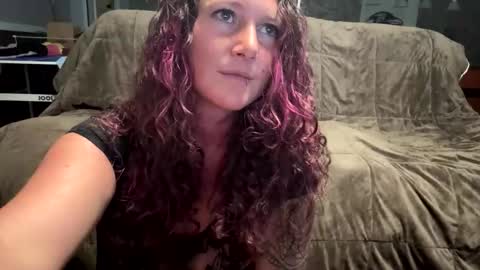 Snapshot of trevsmommy626 chatting on 05/17/26, 02:09 trevsmommy626 online show from 05/17/26, 02:09