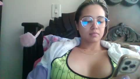triana_bell online show from 12/16/24, 06:38