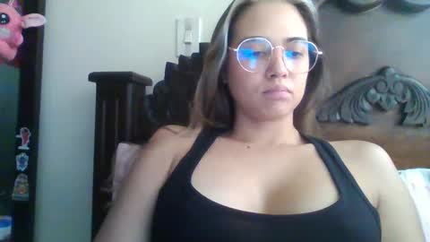 triana_bell online show from 01/03/25, 05:31