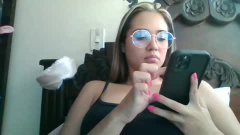 triana_bell online show from 01/13/25, 07:31