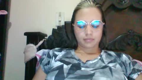 triana_bell online show from 02/07/25, 10:09