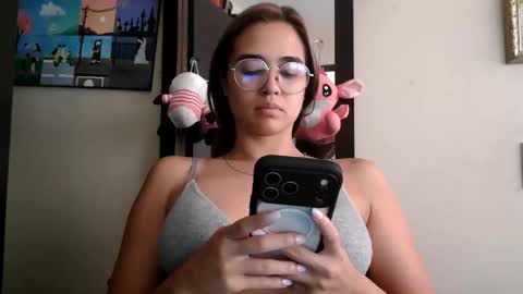 triana_bell online show from 06/09/26, 05:13