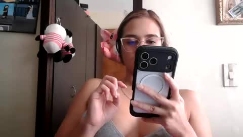 triana_bell online show from 06/20/26, 07:05